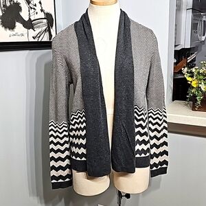 89th and Madison open gray Cardigan geometric design sweater size small Stunning